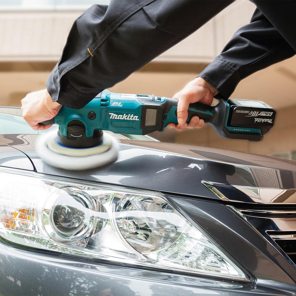 Auto Poliermaschine auf Auto
