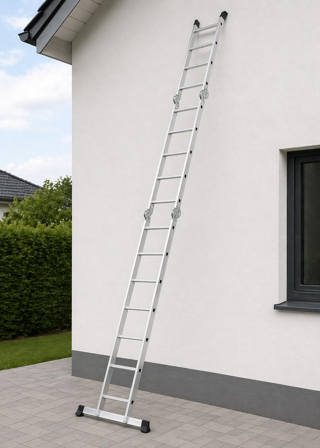 Aluminium-Mehrzweckleiter an Terasse